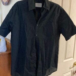 Men’s black short sleeve button down shirt